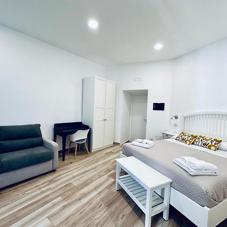 B&B Lara'S Home By I Borbone Napoli Eksteriør billede