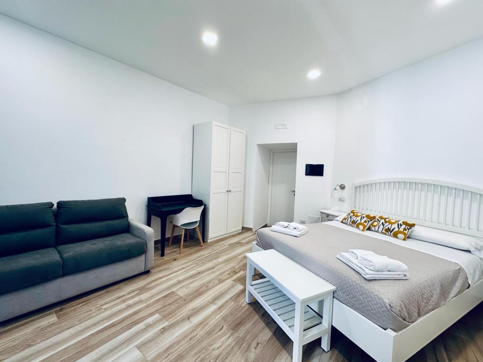 B&B Lara'S Home By I Borbone Napoli Eksteriør billede