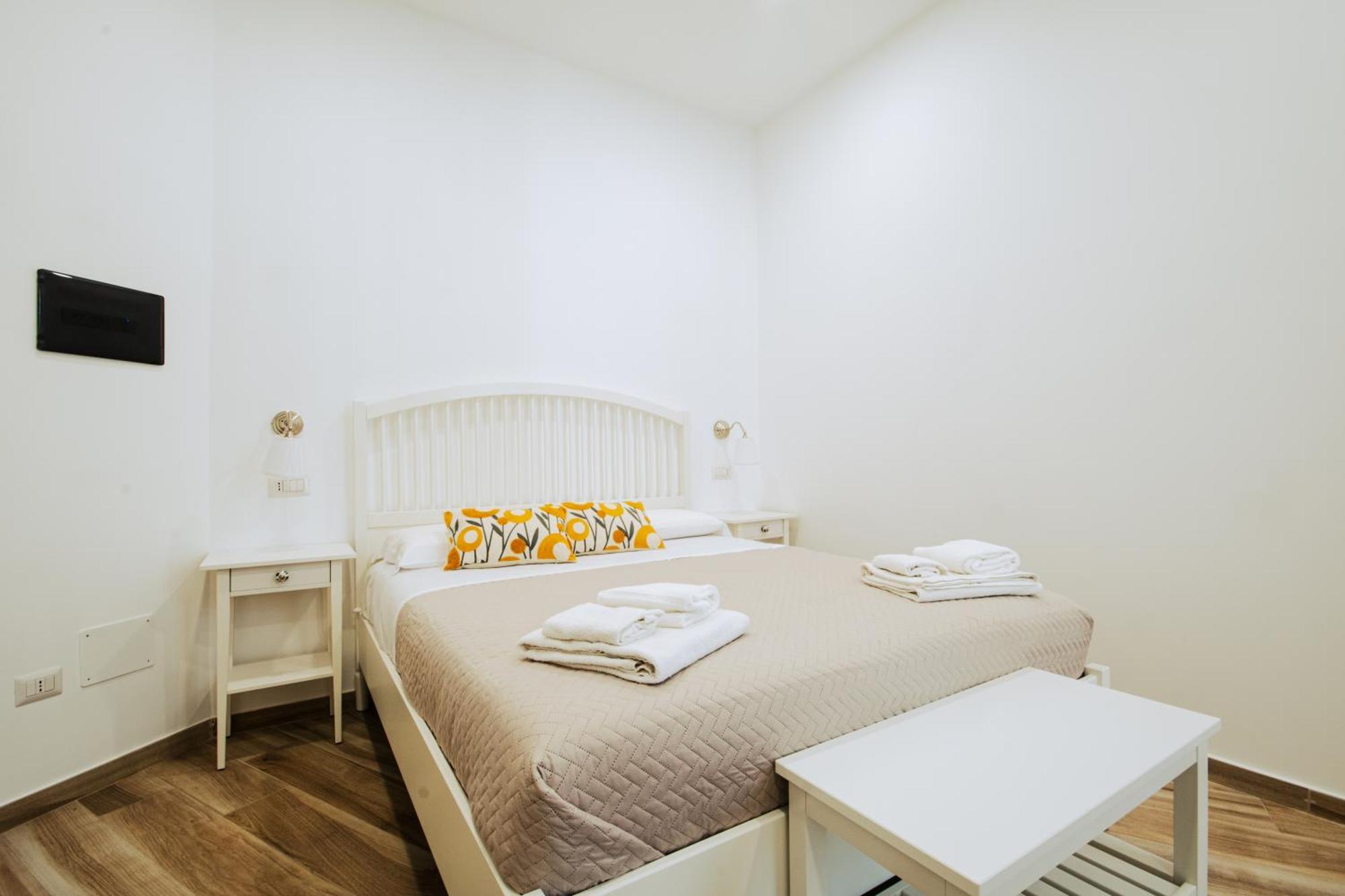 B&B Lara'S Home By I Borbone Napoli Eksteriør billede