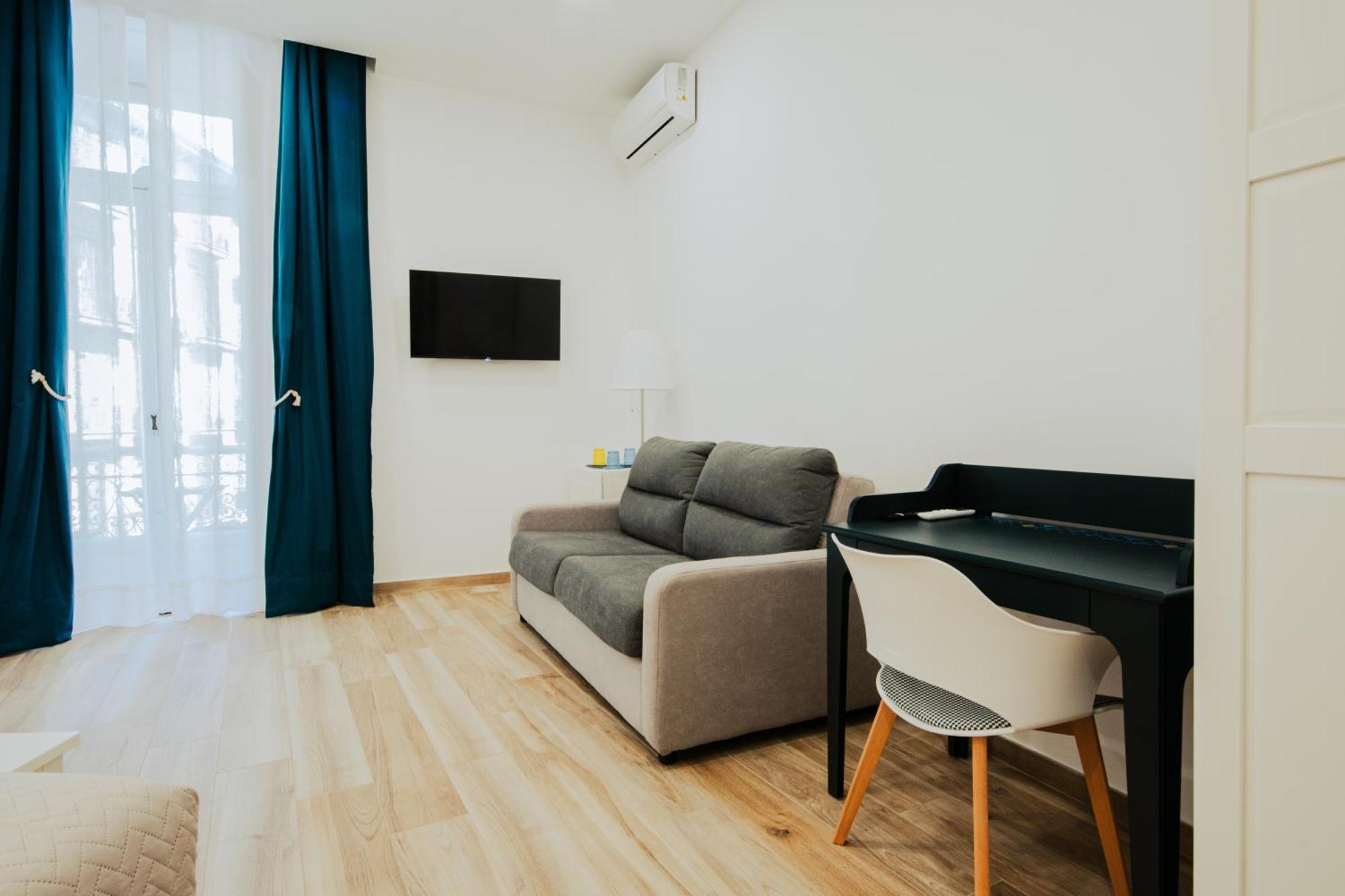 B&B Lara'S Home By I Borbone Napoli Eksteriør billede